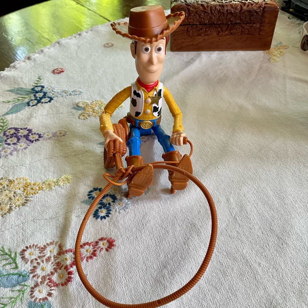 Vintage Disney Mattel Toy Story Sherriff Woody Poseable Figurine shooting Lasso